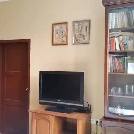 Bobi's National Palace Of Culture Flat * Σόφια